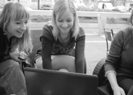 hipster-girls-working